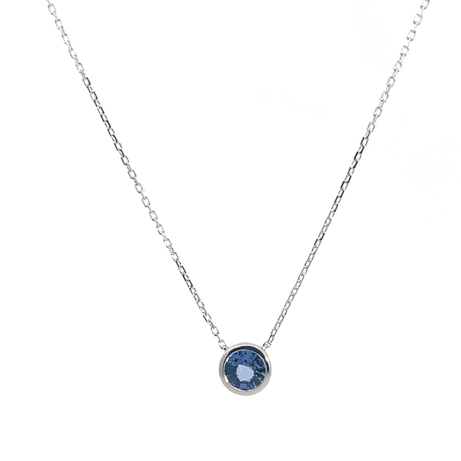 Gargantilla de oro blanco con 1 zafiro (0,70 ct)