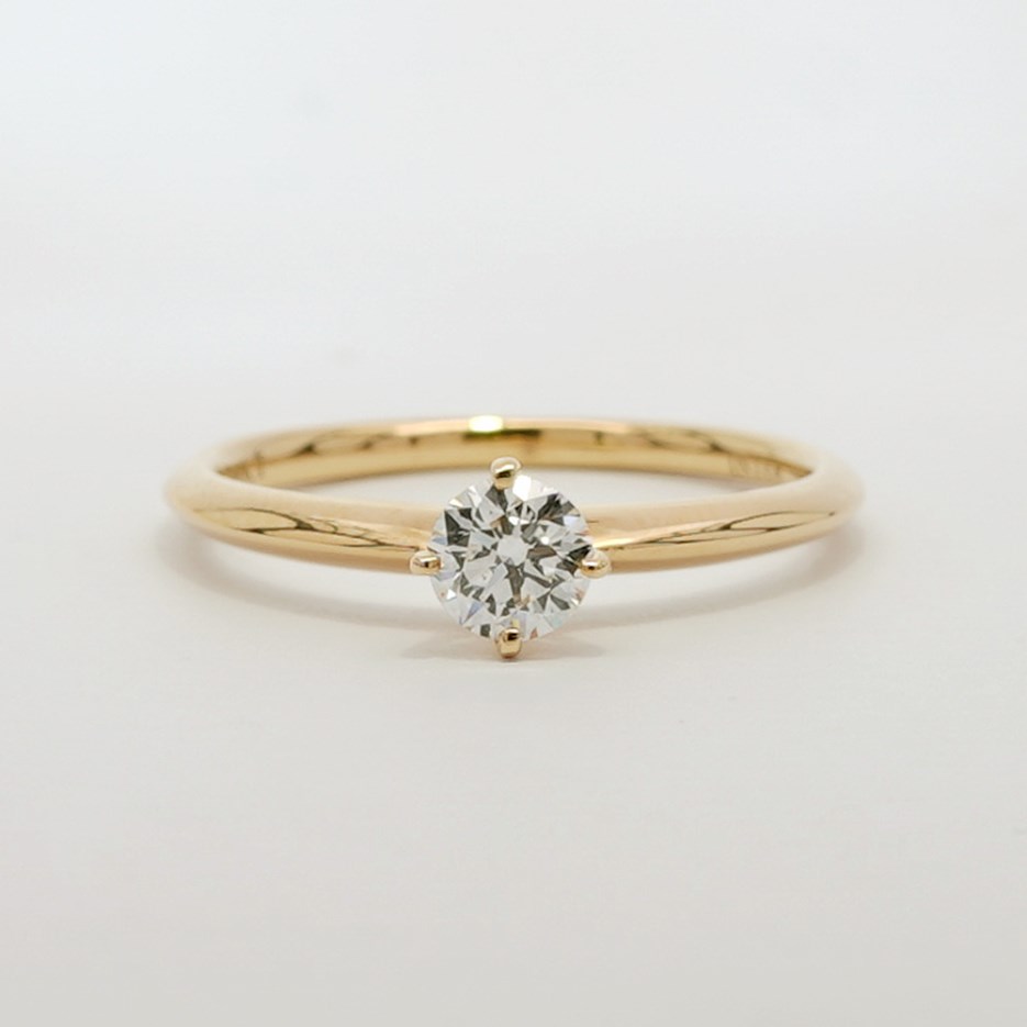Anillo de Compromiso Luxe Solitario Diamante 0.33 ct en Oro Amarillo